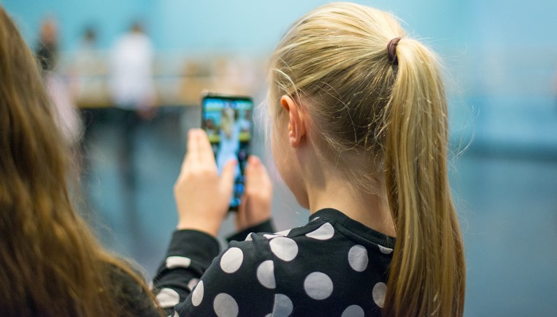 Cara Membuat Wallpaper Layar Kunci Bergerak